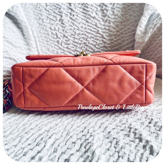 NEW 100% AUTHENTIC CHANEL 19 LARGE HANDBAG IN CORAL - Picture 5 of 8
